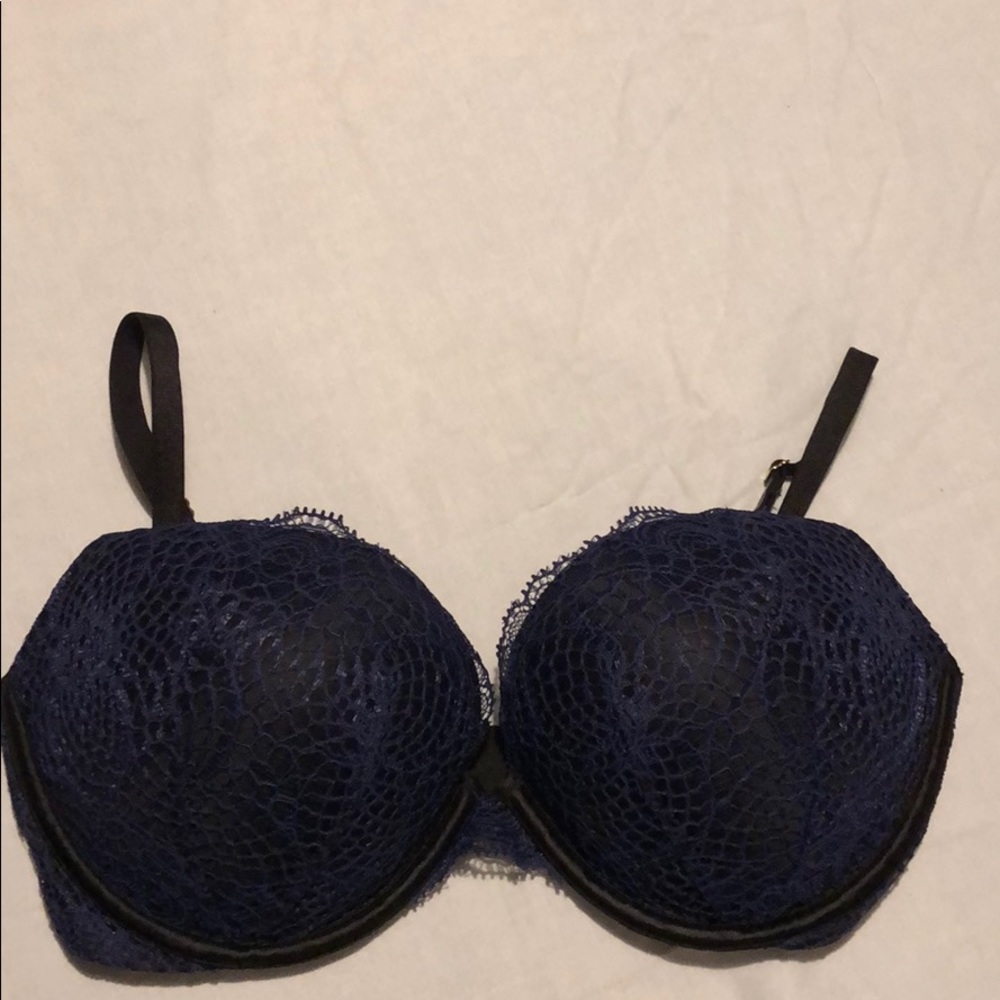 Navy lace on black— beautiful VS bra!